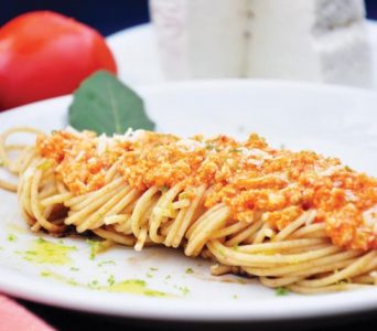 espaguete-ao-molho-cremoso-de-ricota