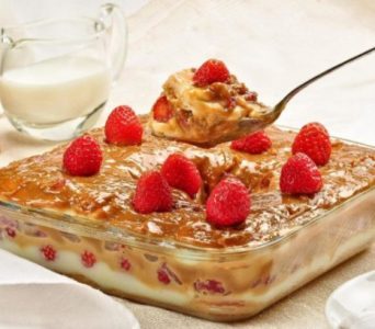 pave-de-morango-e-doce-de-leite-49817-1024x655-696x445